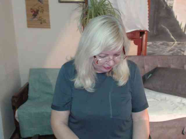 EvelynLoveShy webcam