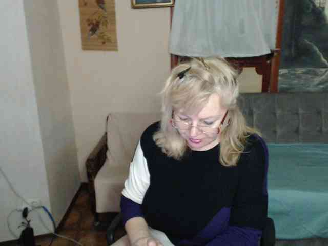 EvelynLoveShy webcam