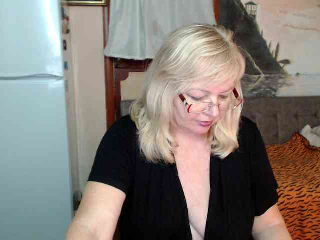 EvelynLoveShy webcam