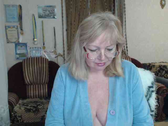 EvelynLoveShy webcam