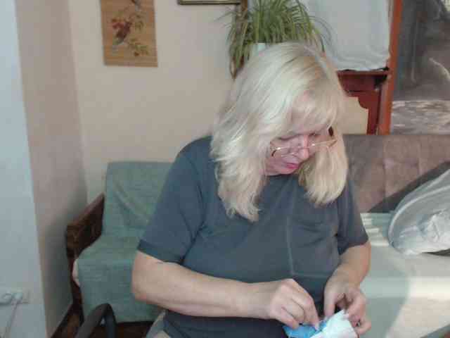 EvelynLoveShy webcam