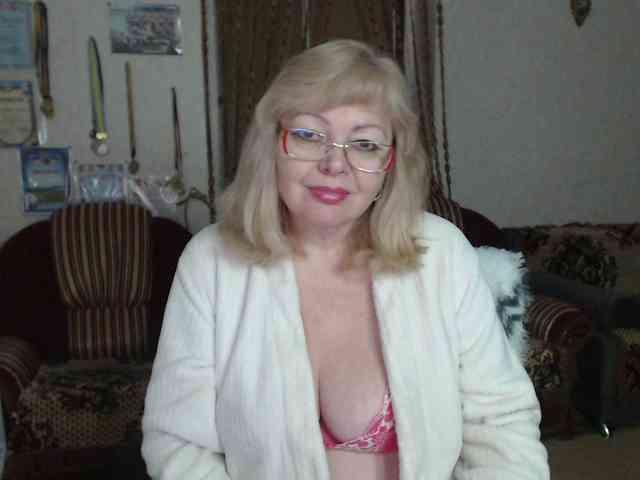 EvelynLoveShy webcam