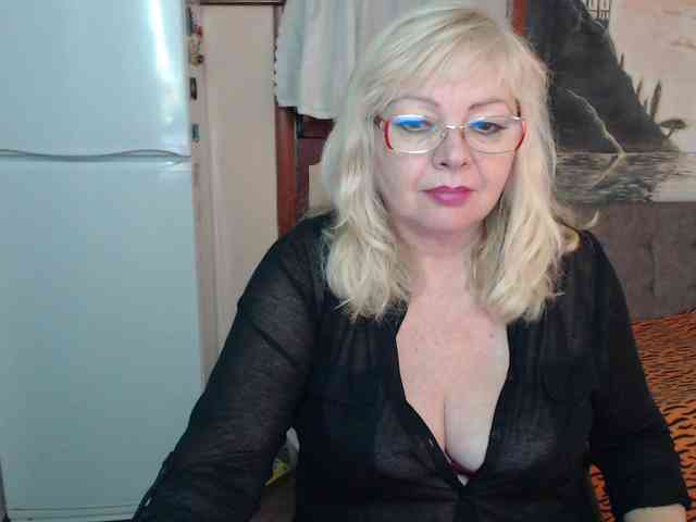 EvelynLoveShy webcam