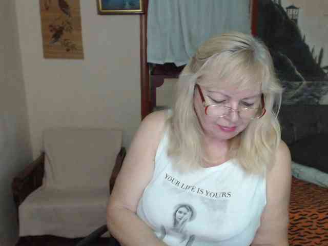 EvelynLoveShy webcam