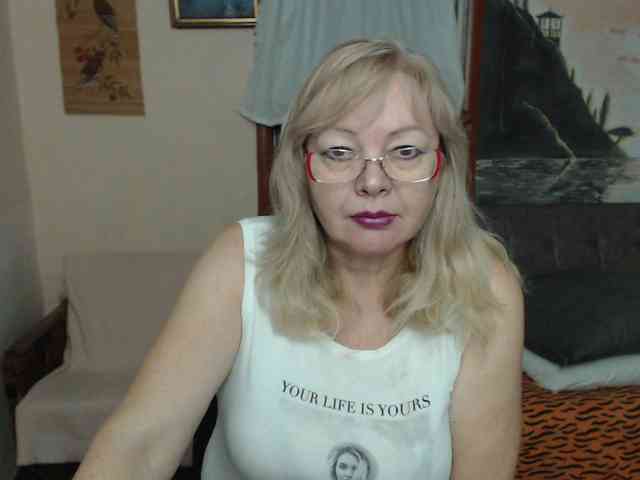 EvelynLoveShy webcam