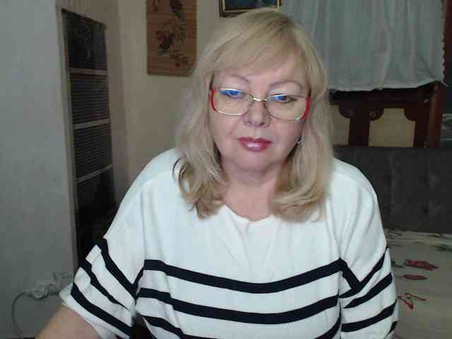 EvelynLoveShy webcam