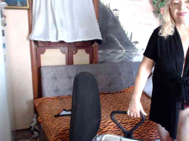 EvelynLoveShy webcam