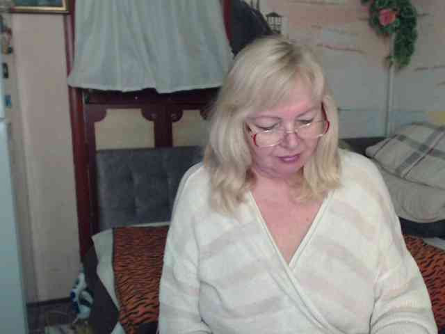 EvelynLoveShy webcam