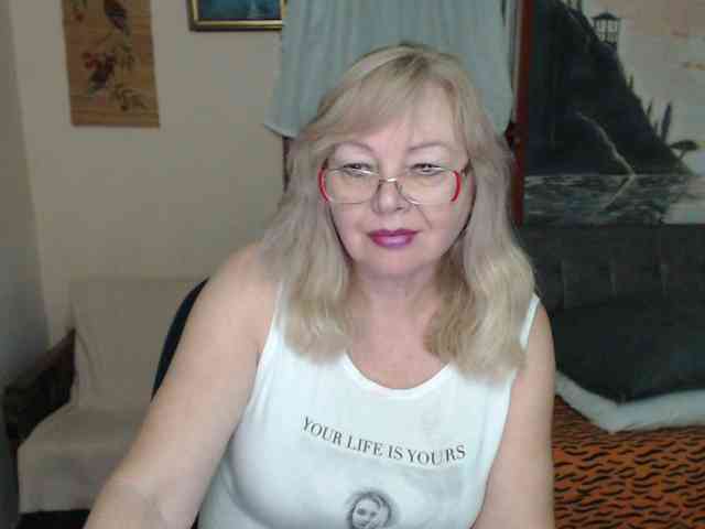 EvelynLoveShy webcam