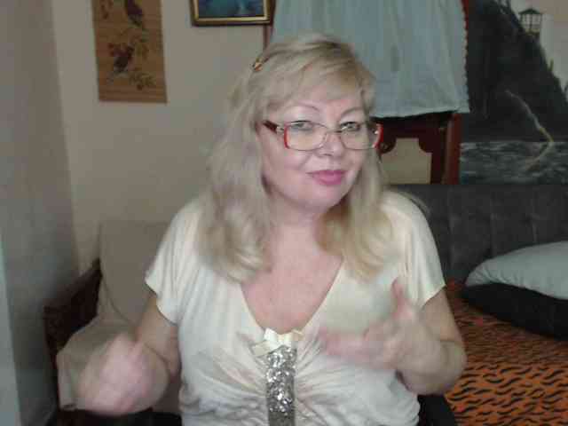 EvelynLoveShy webcam