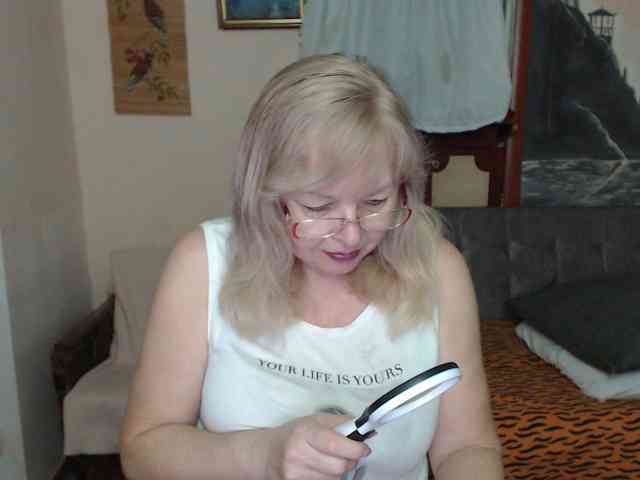 EvelynLoveShy webcam