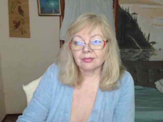 EvelynLoveShy webcam