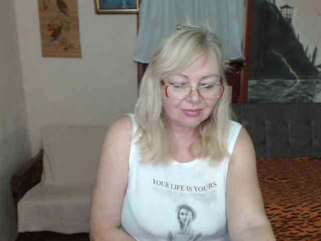 EvelynLoveShy webcam