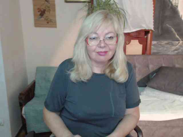 EvelynLoveShy webcam