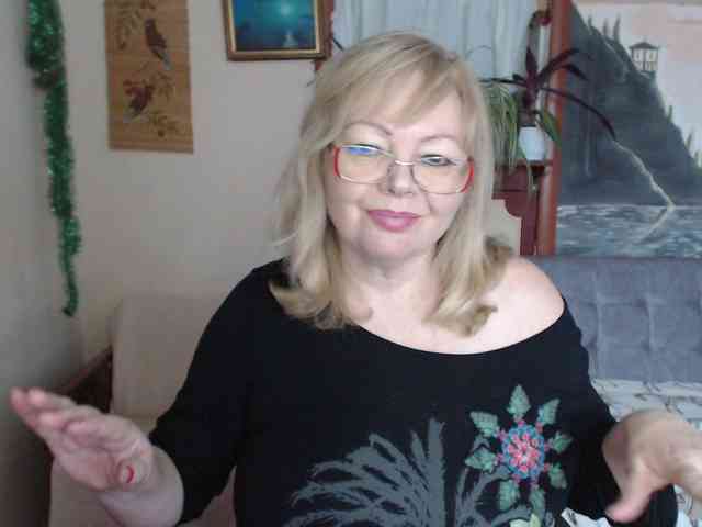 EvelynLoveShy webcam