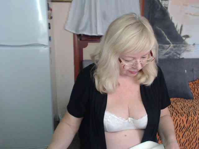 EvelynLoveShy webcam