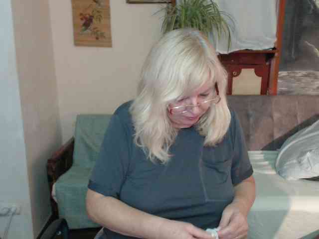 EvelynLoveShy webcam