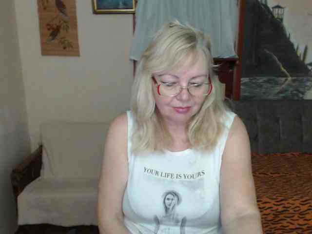 EvelynLoveShy webcam