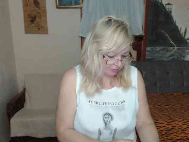 EvelynLoveShy webcam