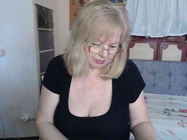 EvelynLoveShy webcam