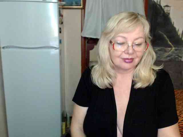 EvelynLoveShy webcam