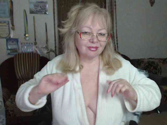 EvelynLoveShy webcam