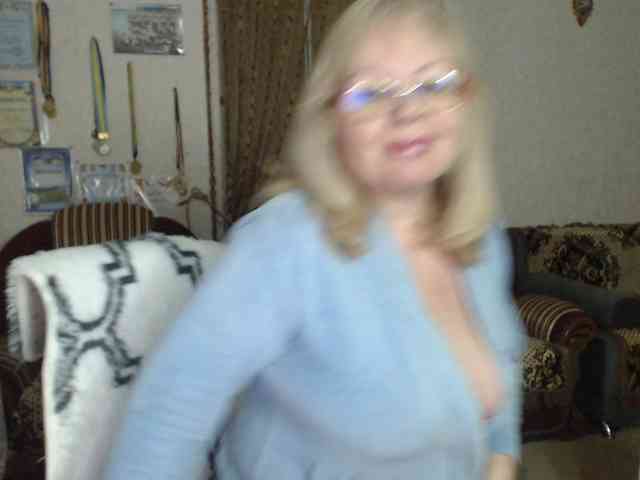 EvelynLoveShy webcam