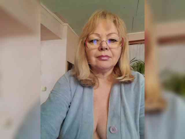 EvelynLoveShy webcam