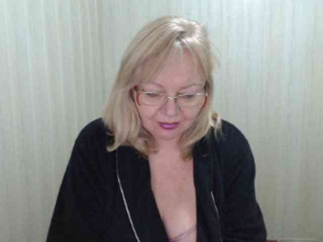 EvelynLoveShy webcam