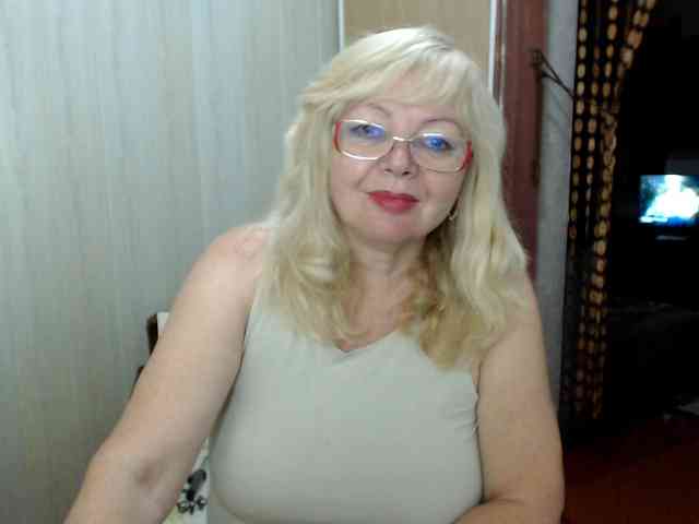 EvelynLoveShy webcam