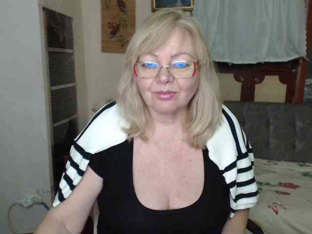 EvelynLoveShy webcam