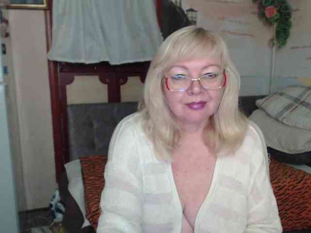 EvelynLoveShy webcam