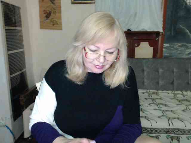 EvelynLoveShy webcam