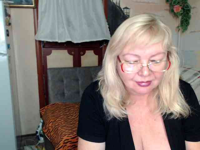EvelynLoveShy webcam