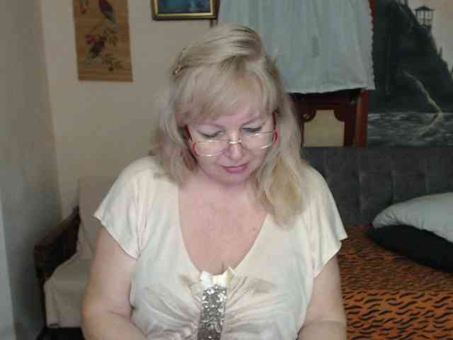 EvelynLoveShy webcam