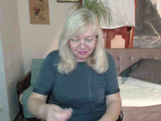 EvelynLoveShy webcam