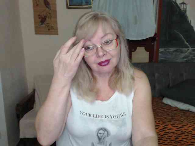 EvelynLoveShy webcam