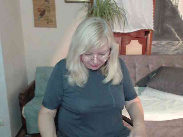 EvelynLoveShy webcam