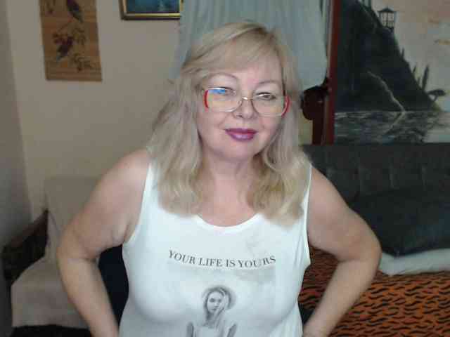 EvelynLoveShy webcam