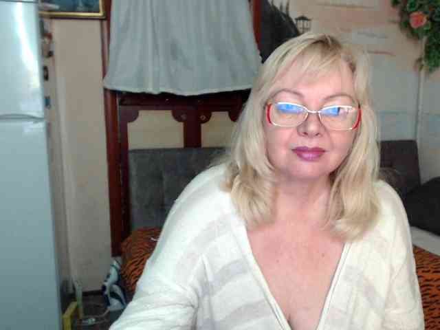 EvelynLoveShy webcam