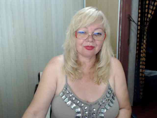 EvelynLoveShy webcam