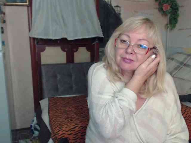 EvelynLoveShy webcam