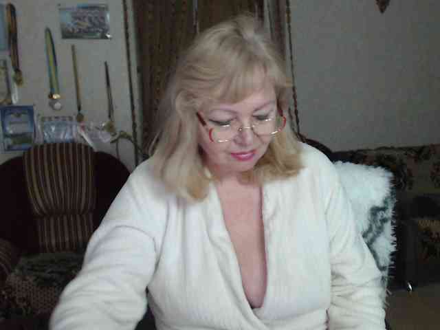 EvelynLoveShy webcam