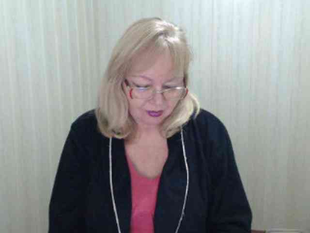 EvelynLoveShy webcam