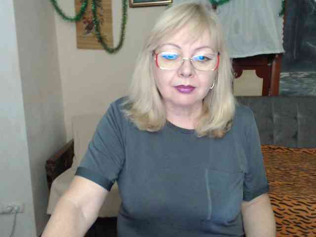 EvelynLoveShy webcam