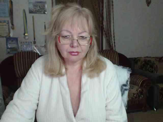 EvelynLoveShy webcam