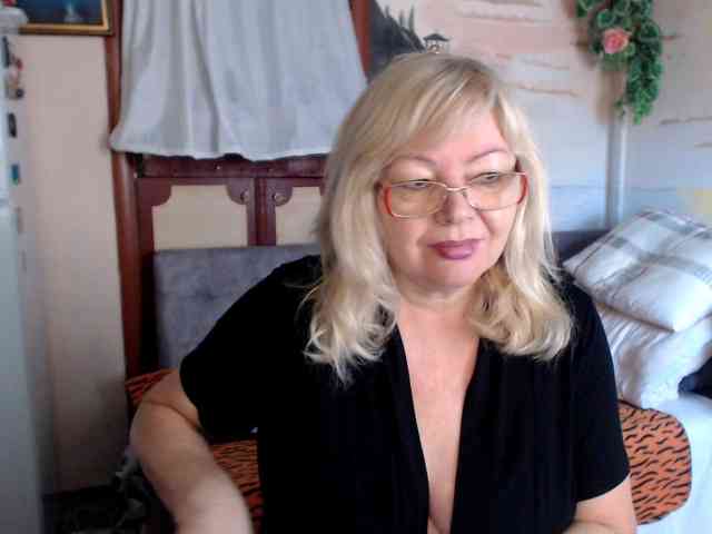 EvelynLoveShy webcam