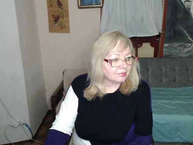 EvelynLoveShy webcam