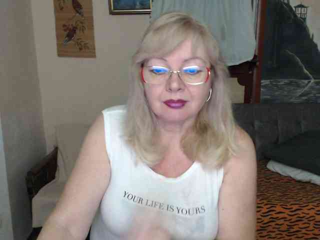 EvelynLoveShy webcam