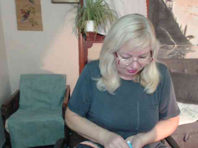 EvelynLoveShy webcam